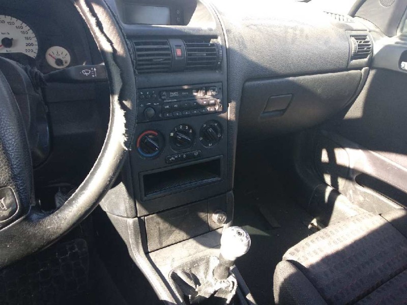 opel astra g berlina del año 2000