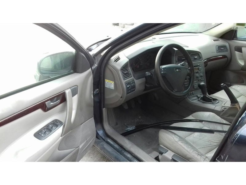 volvo s60 berlina del año 2001