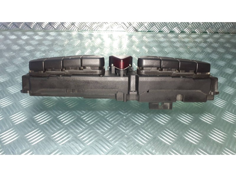 Recambio de warning para mercedes-benz clase c (w203) berlina 220 cdi (203.006) referencia OEM IAM 2038215679  3306010400