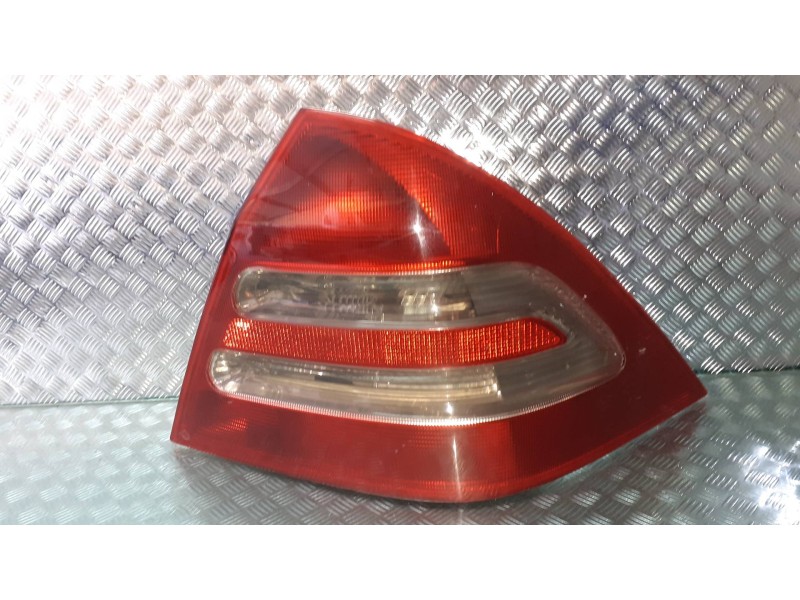 Recambio de piloto trasero derecho para mercedes-benz clase c (w203) berlina 220 cdi (203.006) referencia OEM IAM   