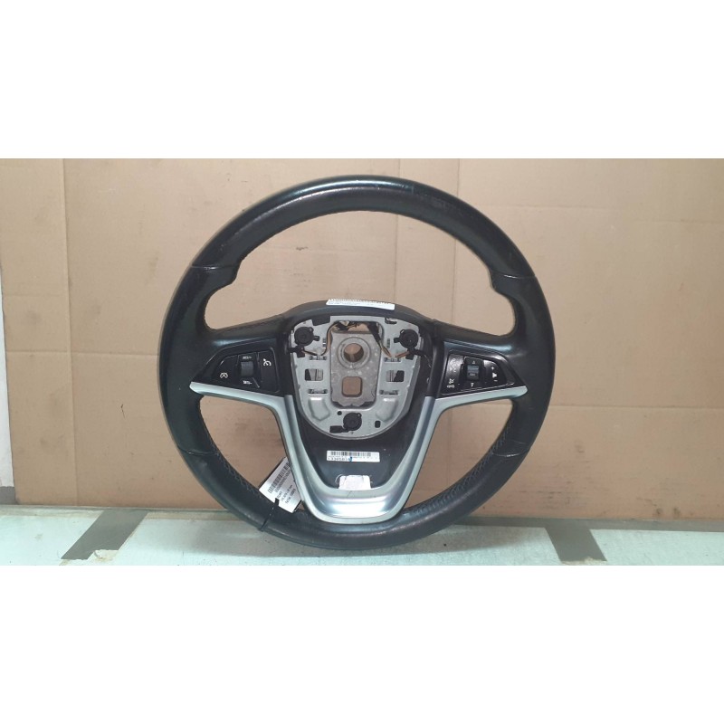 Recambio de volante para opel astra j lim. cosmo referencia OEM IAM 13305818  PIEL