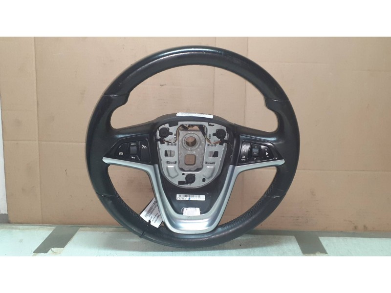 Recambio de volante para opel astra j lim. cosmo referencia OEM IAM 13305818  PIEL