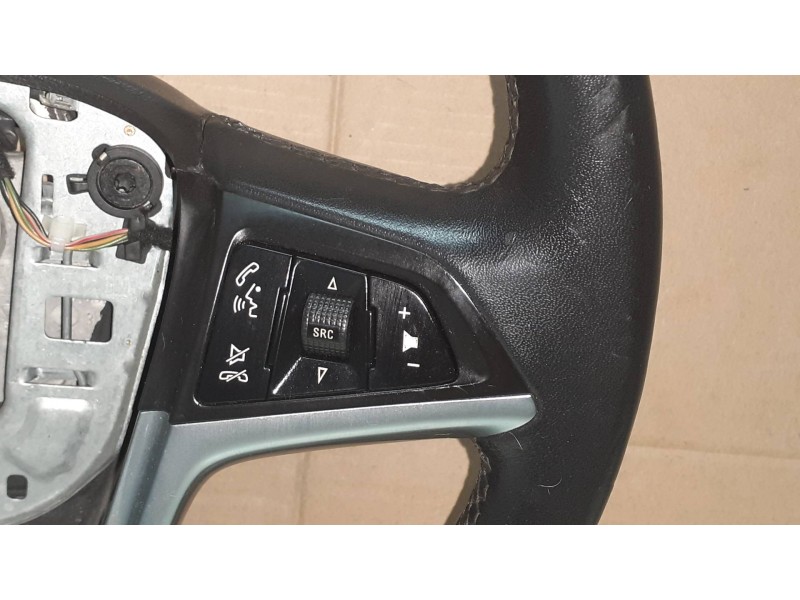 Recambio de volante para opel astra j lim. cosmo referencia OEM IAM 13305818  PIEL