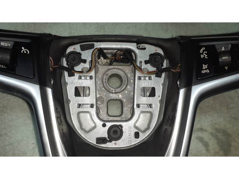 Recambio de volante para opel astra j lim. cosmo referencia OEM IAM 13305818  PIEL