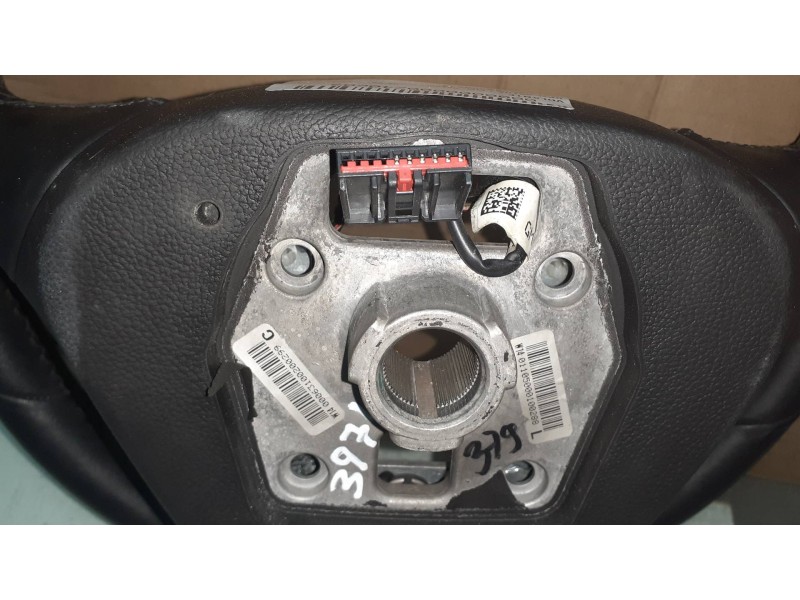 Recambio de volante para opel astra j lim. cosmo referencia OEM IAM 13305818  PIEL