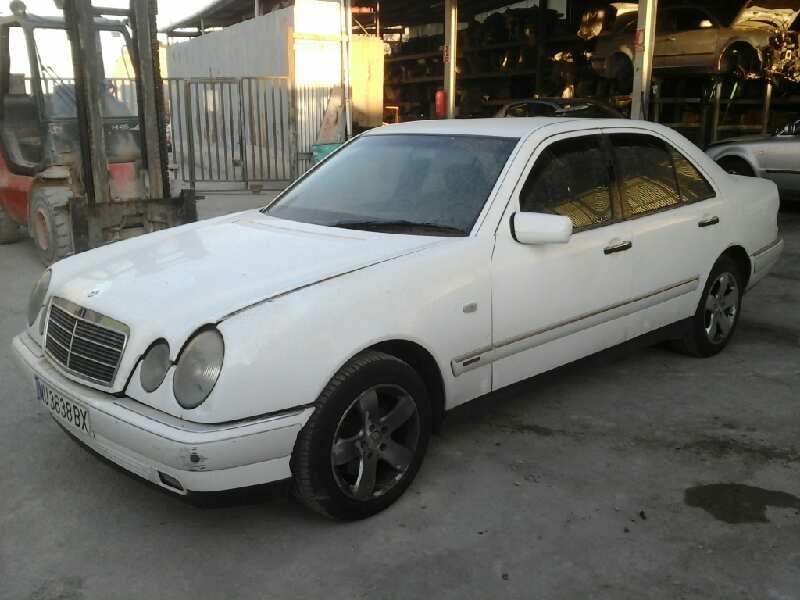 mercedes-benz clase e (w210) berlina del año 1998