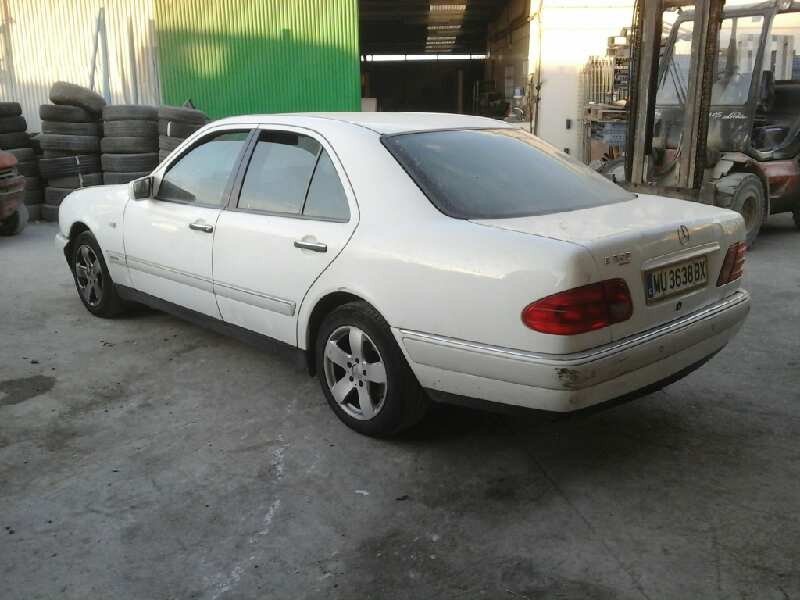 mercedes-benz clase e (w210) berlina del año 1998