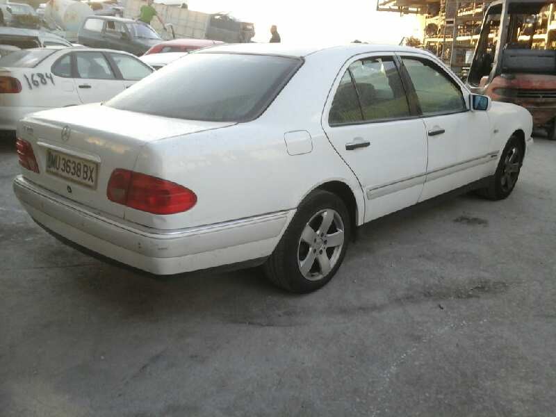 mercedes-benz clase e (w210) berlina del año 1998