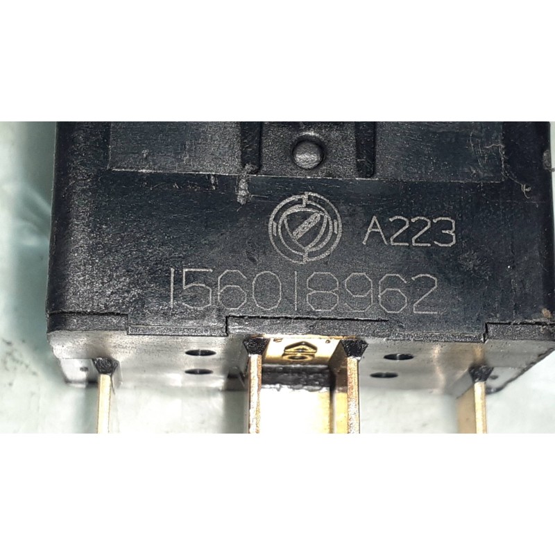 Recambio de mando elevalunas trasero derecho para alfa romeo 166 2.5 v6 24v referencia OEM IAM 156018962 A223 