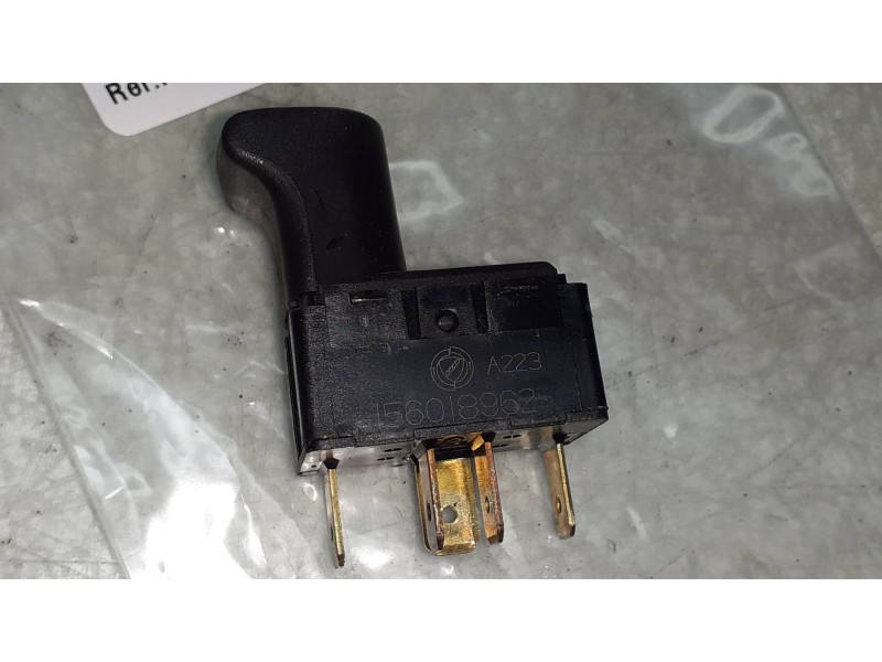 Recambio de mando elevalunas delantero derecho para alfa romeo 166 2.5 v6 24v referencia OEM IAM 156018962 A223 