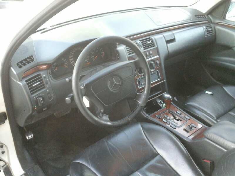 mercedes-benz clase e (w210) berlina del año 1998
