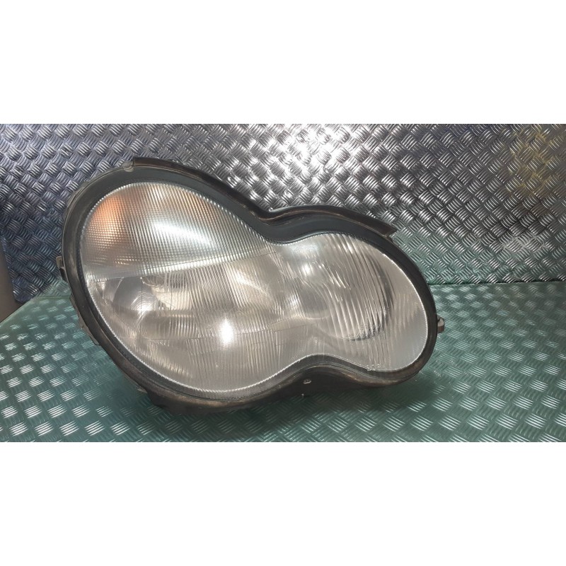 Recambio de faro derecho para mercedes-benz clase c (w203) berlina 220 cdi (203.006) referencia OEM IAM A2038200261  
