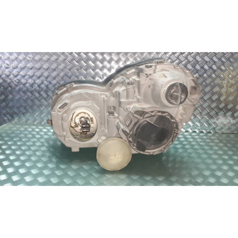 Recambio de faro derecho para mercedes-benz clase c (w203) berlina 220 cdi (203.006) referencia OEM IAM A2038200261  