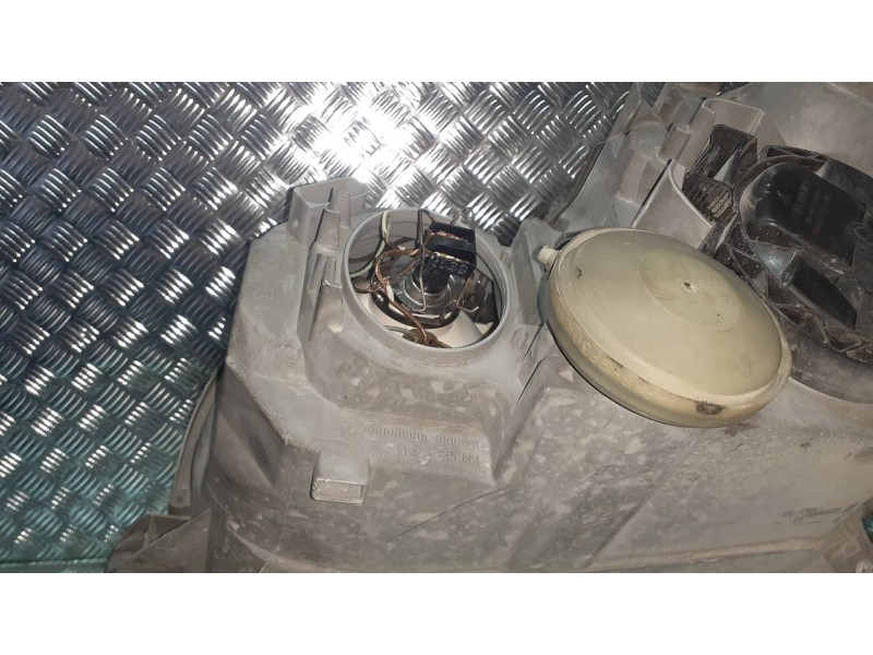 Recambio de faro derecho para mercedes-benz clase c (w203) berlina 220 cdi (203.006) referencia OEM IAM A2038200261  
