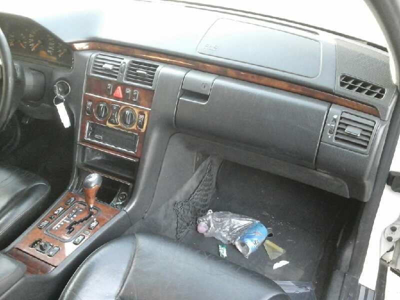 mercedes-benz clase e (w210) berlina del año 1998