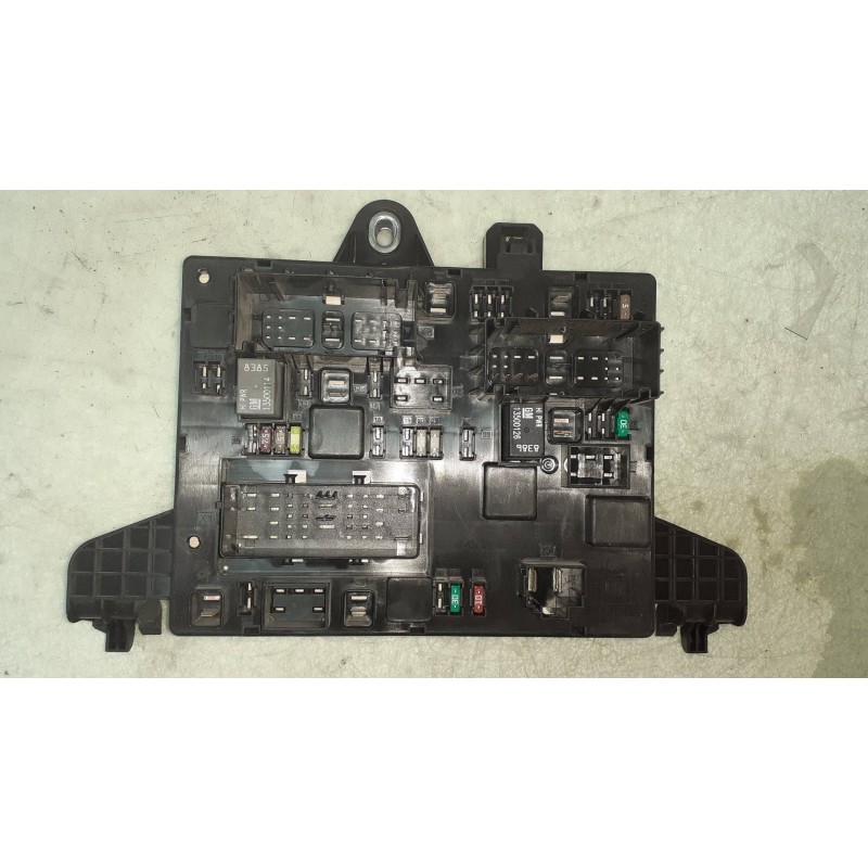 Recambio de caja reles / fusibles para opel astra j lim. cosmo referencia OEM IAM 13302300  36592727