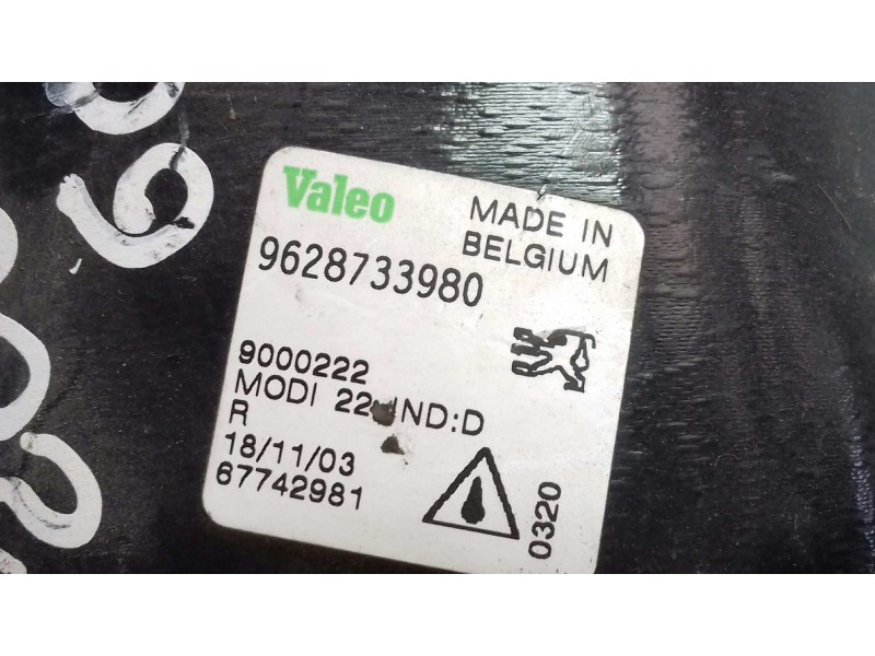 Recambio de faro antiniebla derecho para peugeot 206 berlina xt referencia OEM IAM 9628733980 67742981 VALEO