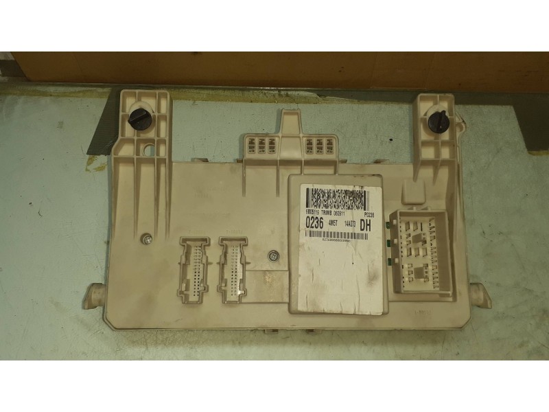 Recambio de caja reles / fusibles para ford focus berlina (cap) ambiente (d) referencia OEM IAM 4M5T14A073  