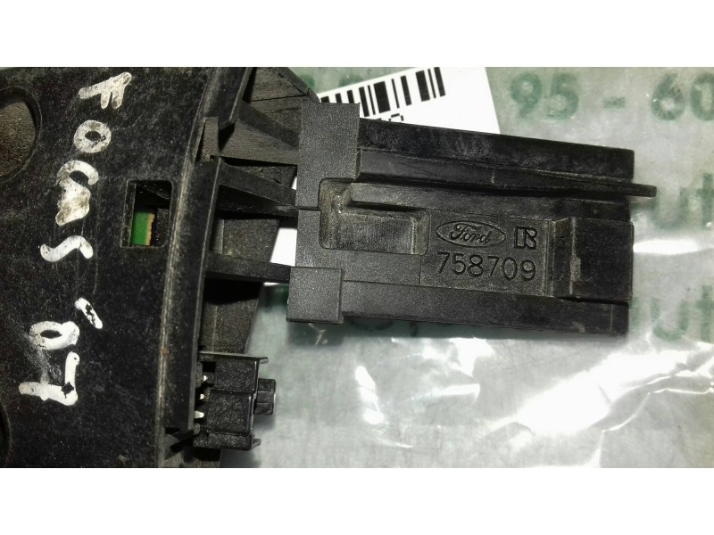 Recambio de mando multifuncion para ford focus berlina (cap) ambiente (d) referencia OEM IAM 758709  3 PINES