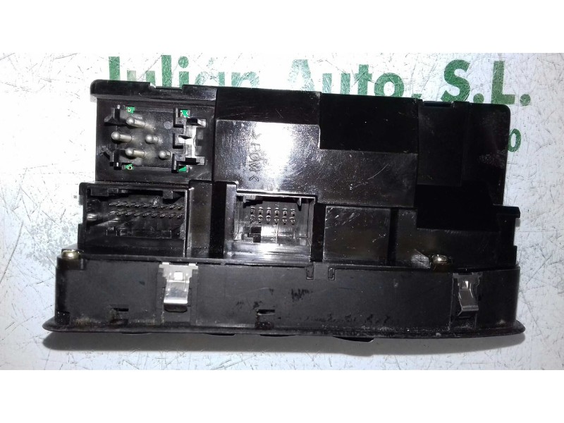Recambio de mando elevalunas delantero izquierdo para bmw serie 5 berlina (e39) 530d referencia OEM IAM 8380646  