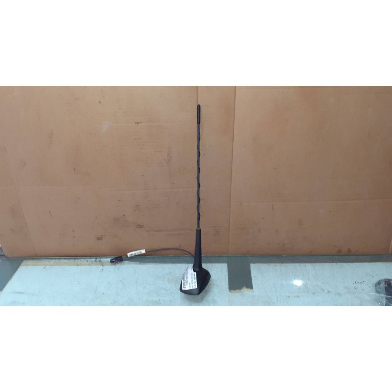 Recambio de antena para opel astra j lim. cosmo referencia OEM IAM 13331944  