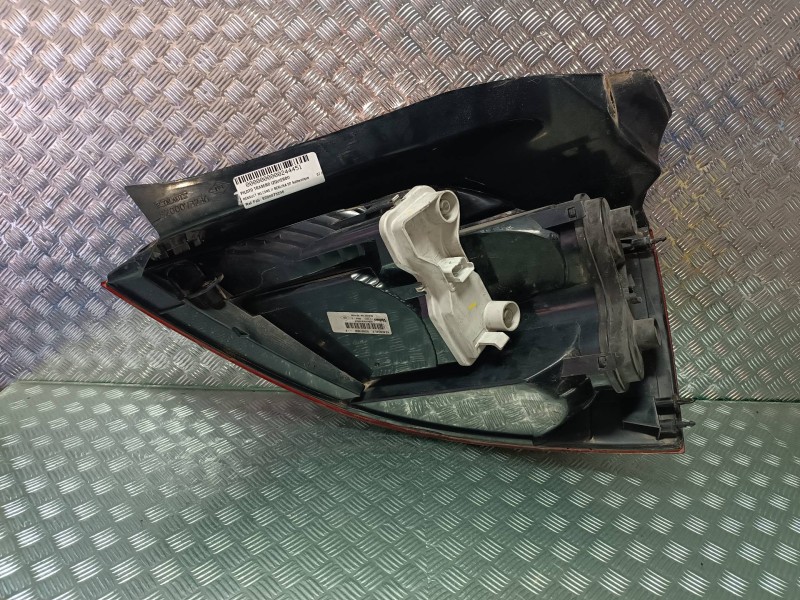 Recambio de piloto trasero izquierdo para renault megane ii berlina 5p authentique referencia OEM IAM 8200073236  VALEO