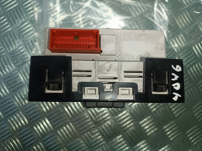 Recambio de pantalla multifuncion para renault megane ii berlina 5p authentique referencia OEM IAM 8200107839  SAGEM