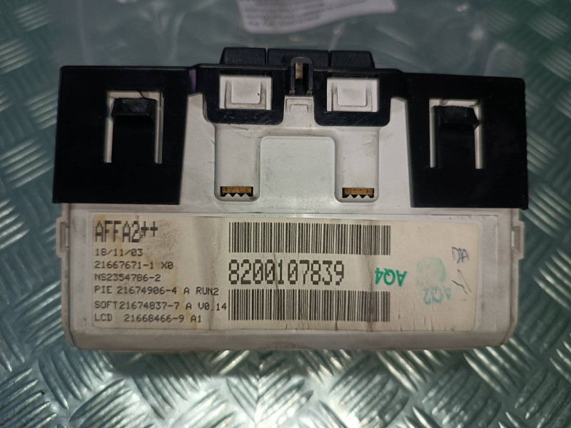 Recambio de pantalla multifuncion para renault megane ii berlina 5p authentique referencia OEM IAM 8200107839  SAGEM