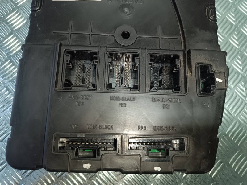 Recambio de caja reles / fusibles para renault megane ii berlina 5p authentique referencia OEM IAM 8200306434 8200326031 SIEMENS