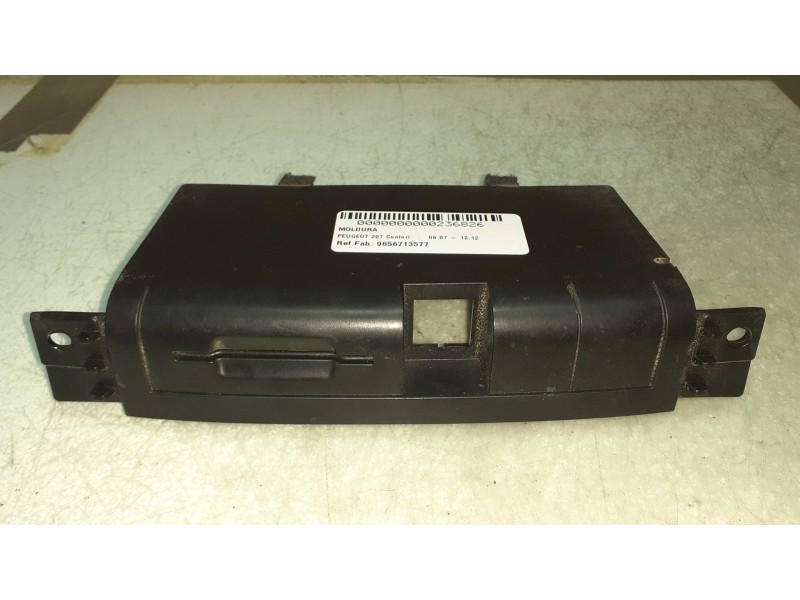 Recambio de moldura para peugeot 207 confort referencia OEM IAM 9656713577  