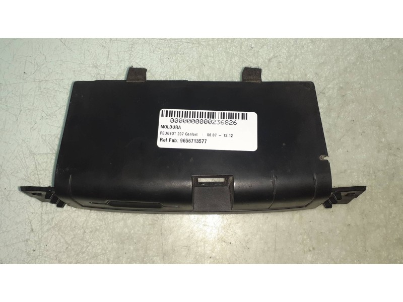 Recambio de moldura para peugeot 207 confort referencia OEM IAM 9656713577  