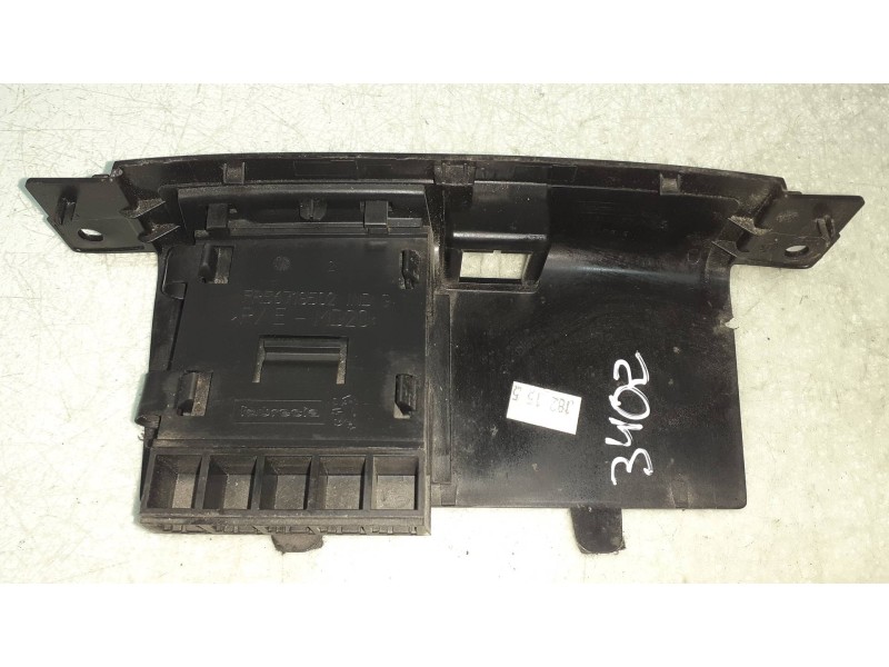 Recambio de moldura para peugeot 207 confort referencia OEM IAM 9656713577  