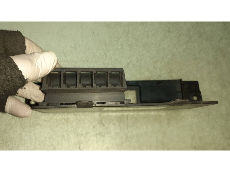 Recambio de moldura para peugeot 207 confort referencia OEM IAM 9656713577  