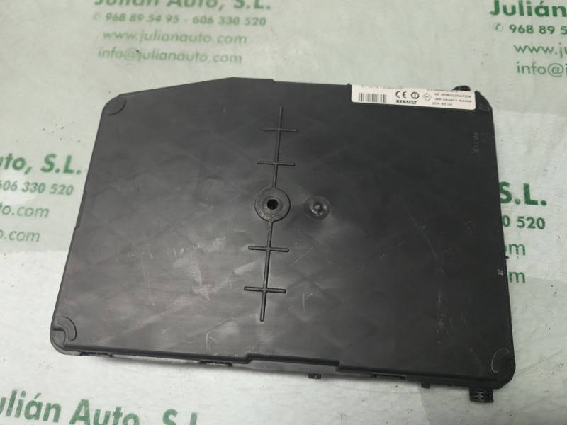Recambio de caja reles / fusibles para renault scenic ii dynamique referencia OEM IAM  U118400340J UCH