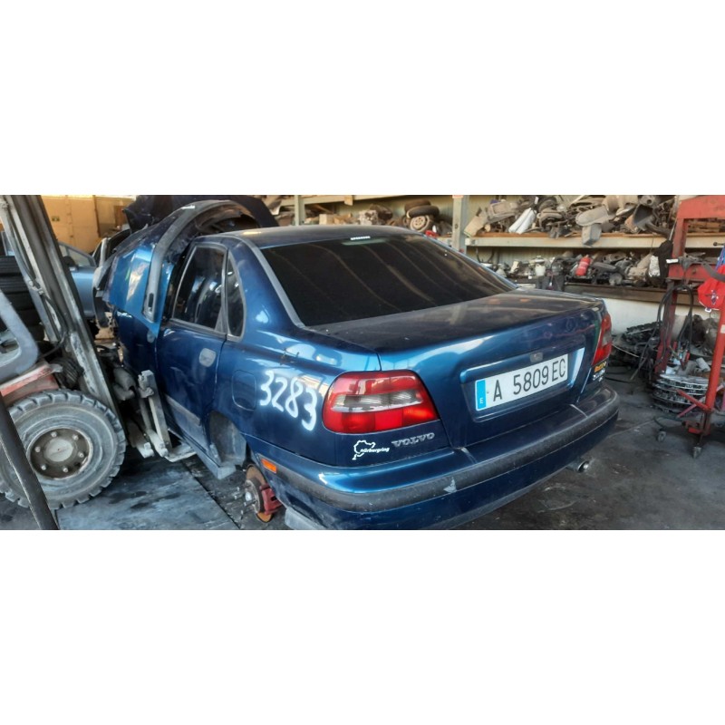 volvo s40 berlina del año 1999