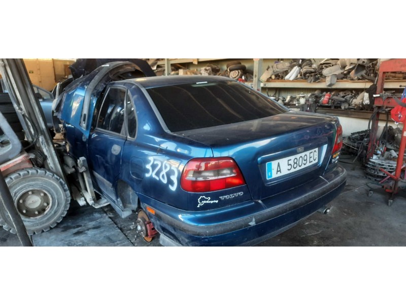 volvo s40 berlina del año 1999