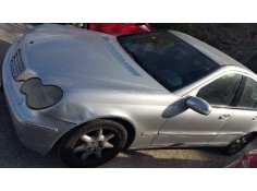 mercedes-benz clase c (w203) berlina del año 2001