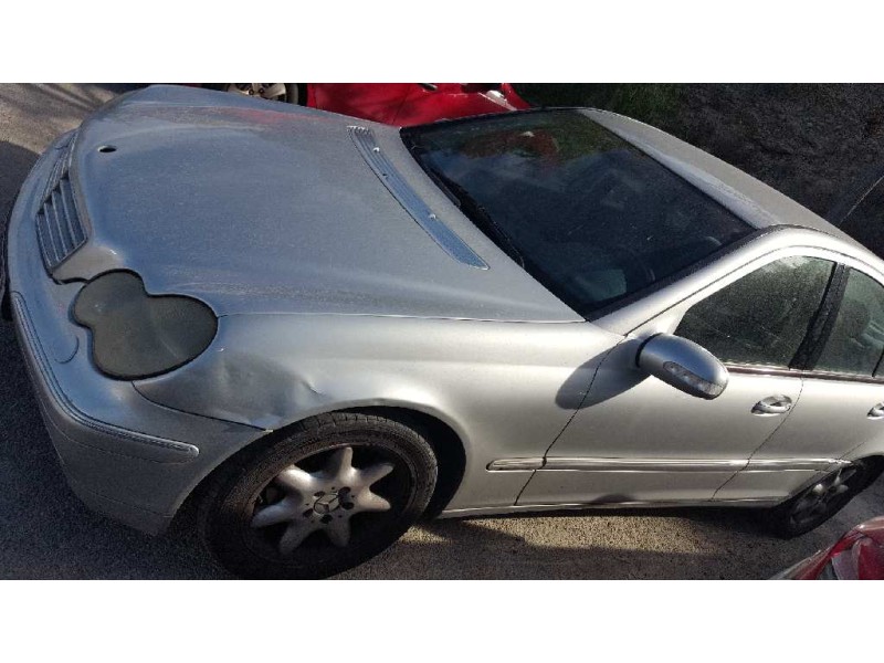 mercedes-benz clase c (w203) berlina del año 2001