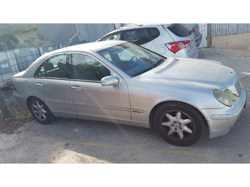 mercedes-benz clase c (w203) berlina del año 2001