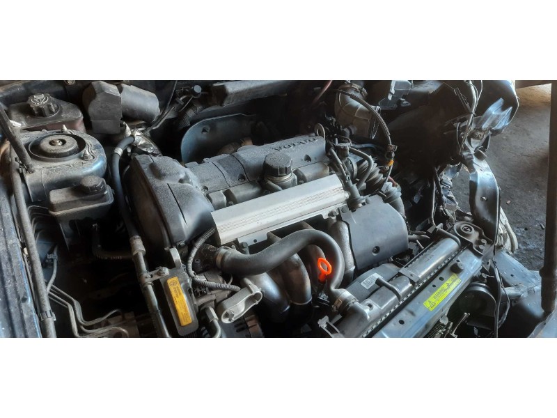 volvo s40 berlina del año 1999