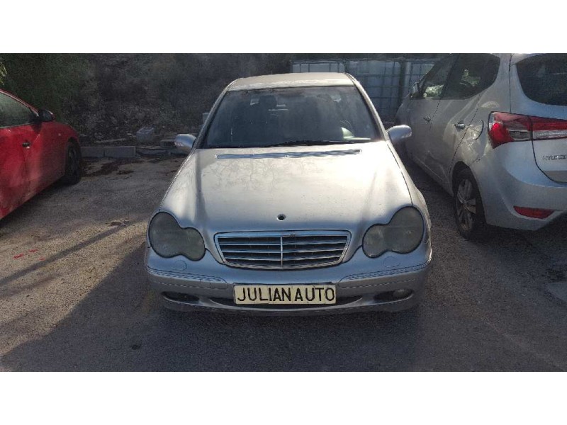 mercedes-benz clase c (w203) berlina del año 2001