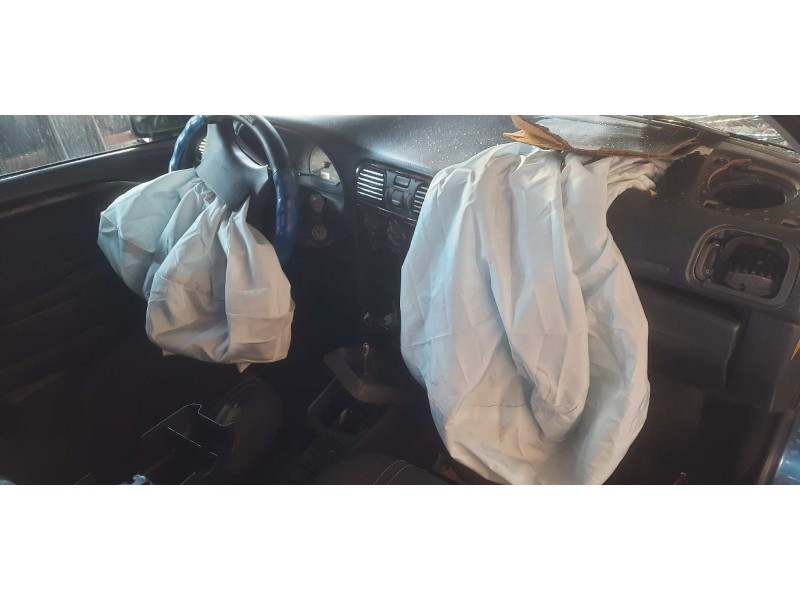 volvo s40 berlina del año 1999