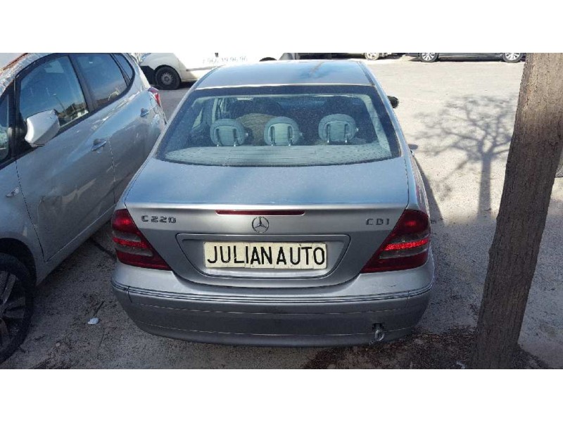 mercedes-benz clase c (w203) berlina del año 2001