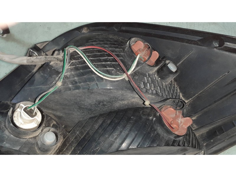 Recambio de piloto trasero derecho para kia rio 1.5 crdi ex1 referencia OEM IAM 92402  