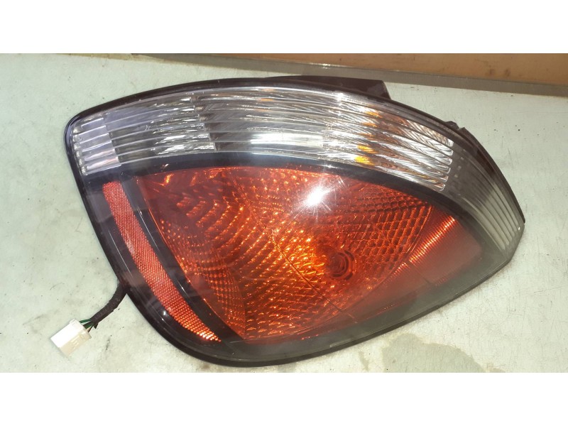 Recambio de piloto trasero derecho para kia rio 1.5 crdi ex1 referencia OEM IAM 92402  