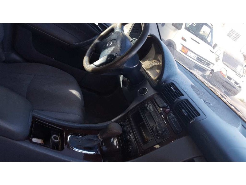 mercedes-benz clase c (w203) berlina del año 2001