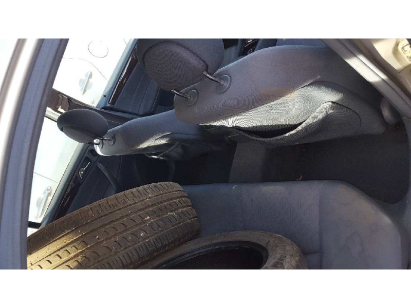 mercedes-benz clase c (w203) berlina del año 2001