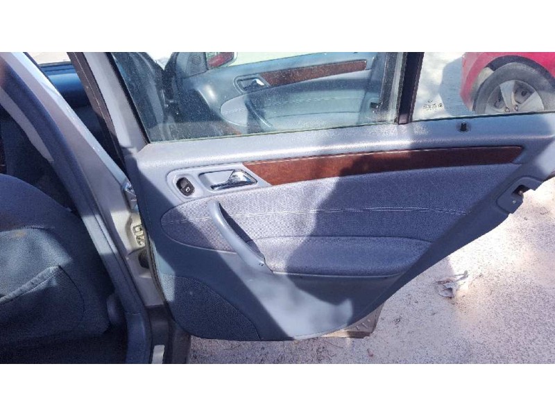 mercedes-benz clase c (w203) berlina del año 2001