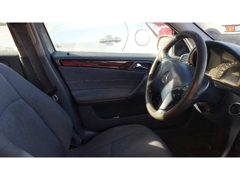 mercedes-benz clase c (w203) berlina del año 2001