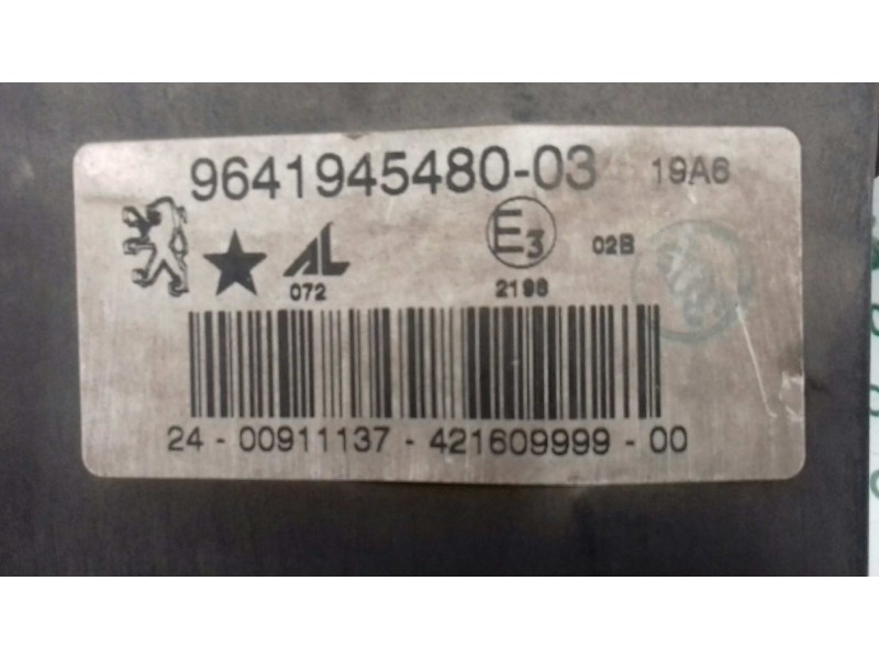 Recambio de faro antiniebla derecho para peugeot 407 st sport pack referencia OEM IAM 964194548003 42160748 2 PINES